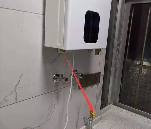 管道装饰圈热水器安装需要注意什么？