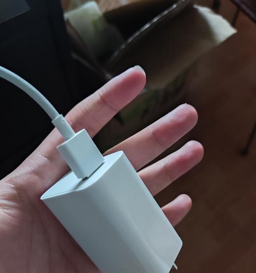 小米手机背部充电器使用方法是什么？有何特点？