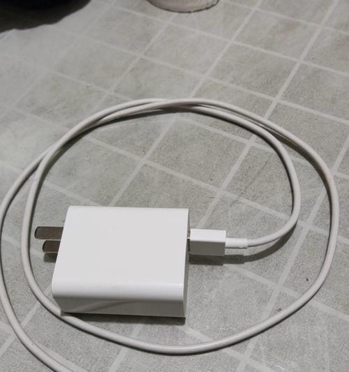 小米背靠充电器如何给手机充电？使用时有哪些注意事项？